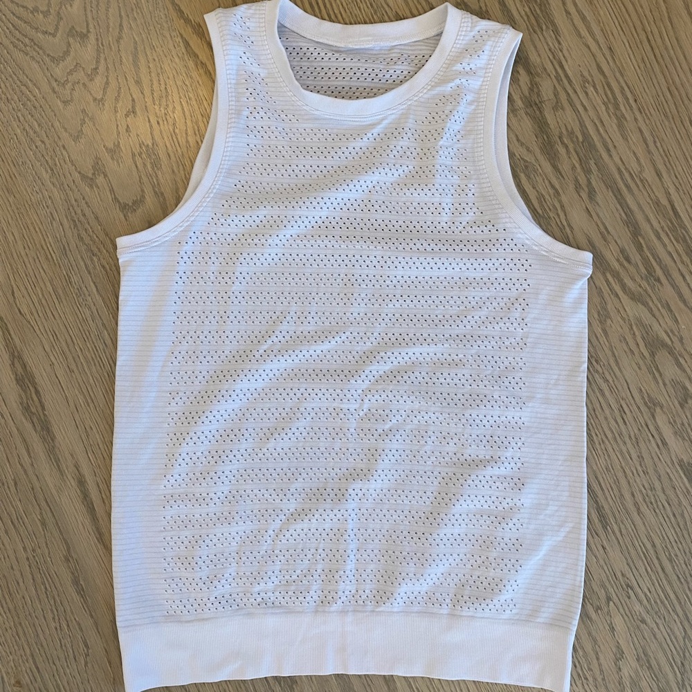 🤍Lulu Lemon Semi Mesh Top🤍